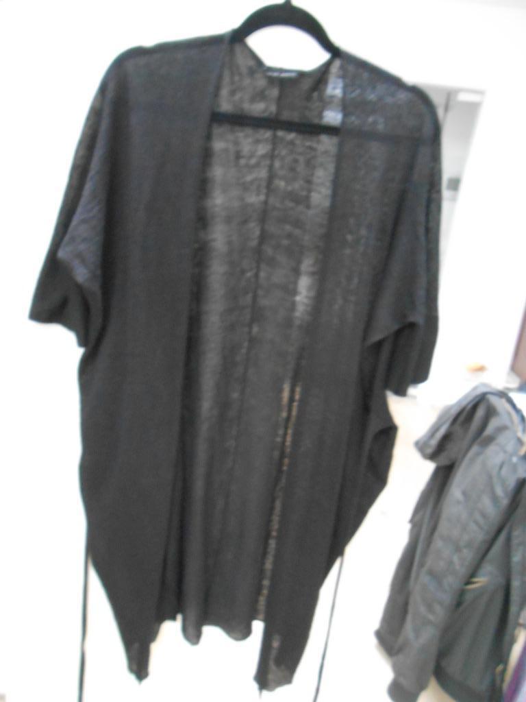 Sarah Pacini, Sarah Pacini, Enlèvement ou Envoi, Porté, Noir