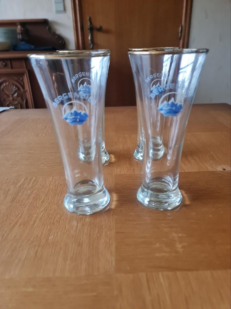 2 glazen / bierglazen bergenbier, Enlèvement ou Envoi, Comme neuf