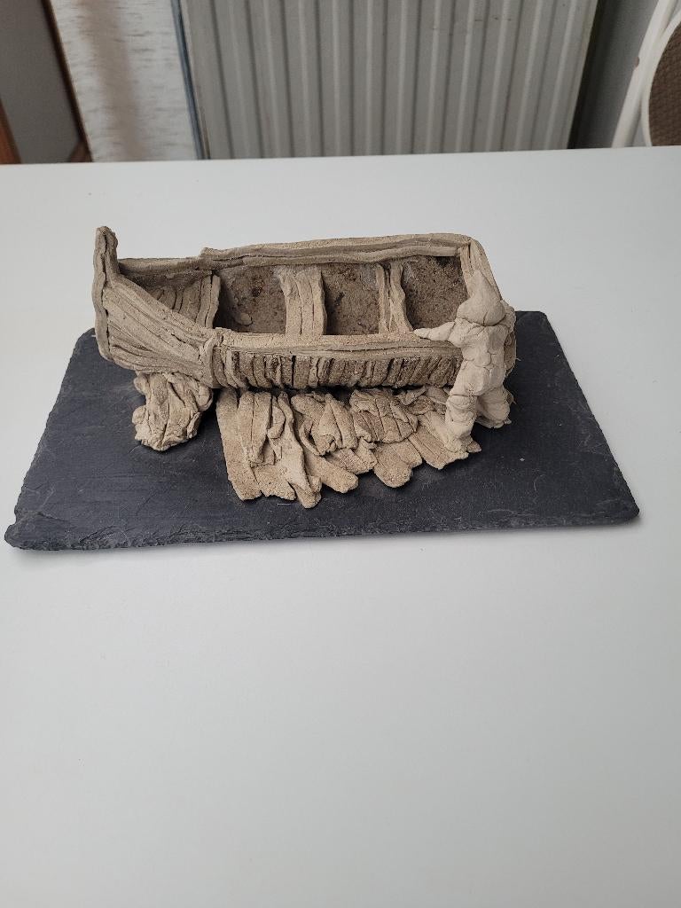 Kunstwerk in keramiek van Brigitte Reynaert, Enlèvement