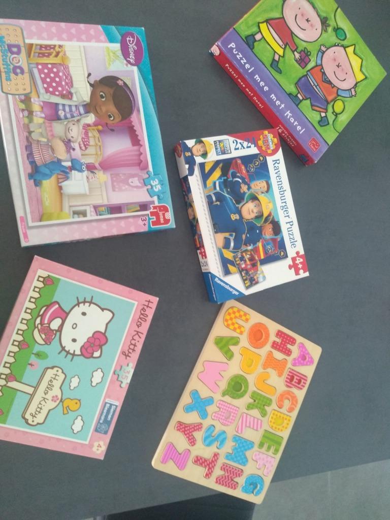 Kinderpuzzels (o.a. hello Kitty,...), Enlèvement ou Envoi, 10 à 50 pièces, Utilisé, 2 à 4 ans