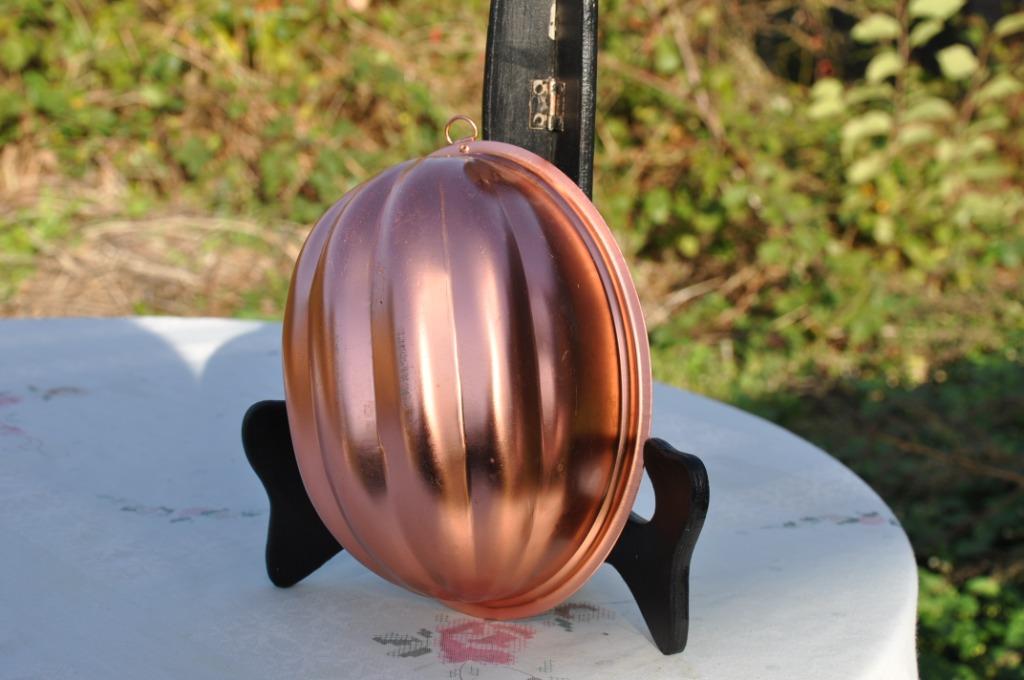 moule a gateau metal cuivré forme demi noix (3), Enlèvement ou Envoi, Neuf, Moule