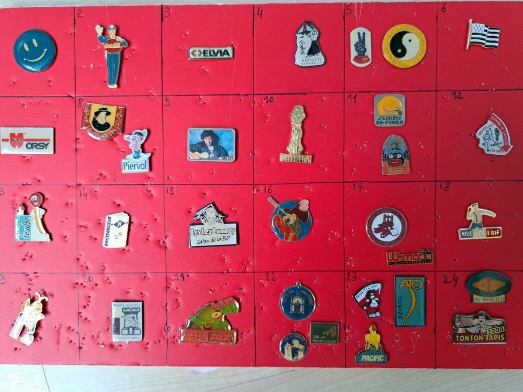 Pin's pins bij de doos zie foto's en nieuws/lees de aankondi, Ophalen of Verzenden