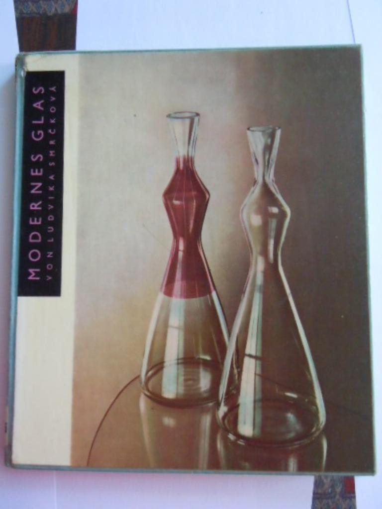 Modernes glas von Ludvika Smrckova, Boeken, Ophalen of Verzenden, Gelezen, Overige onderwerpen, M Holubova