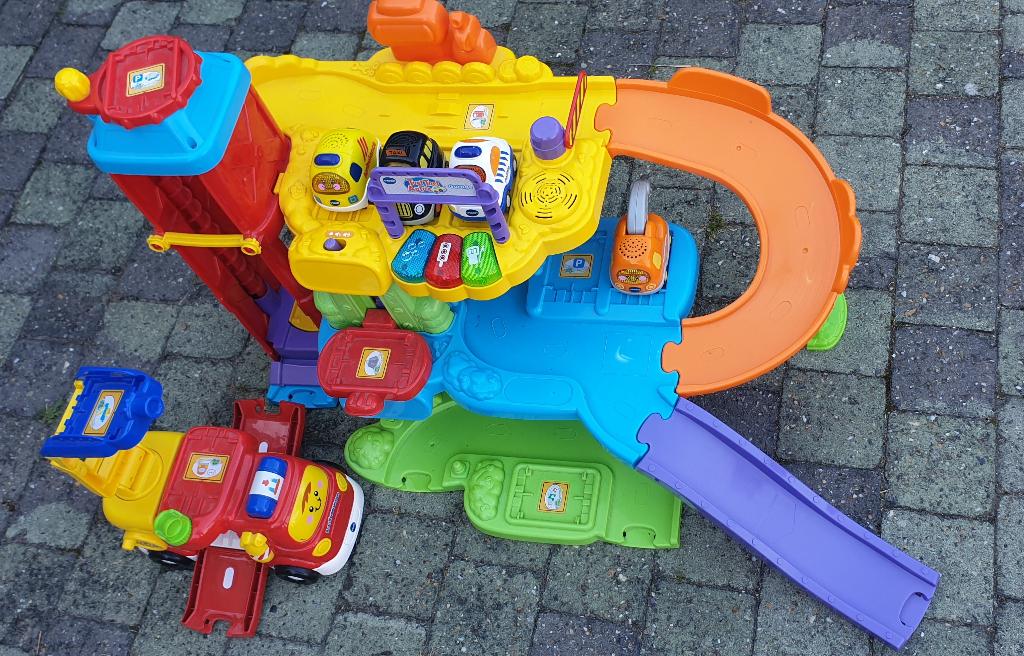 VTech Toet toet autogarage  & brandweerwagen, Kinderen en Baby's, Ophalen of Verzenden, Gebruikt, 6 maanden tot 2 jaar