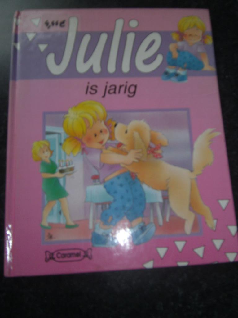 [2953] boek : Julie is jarig, Ophalen of Verzenden