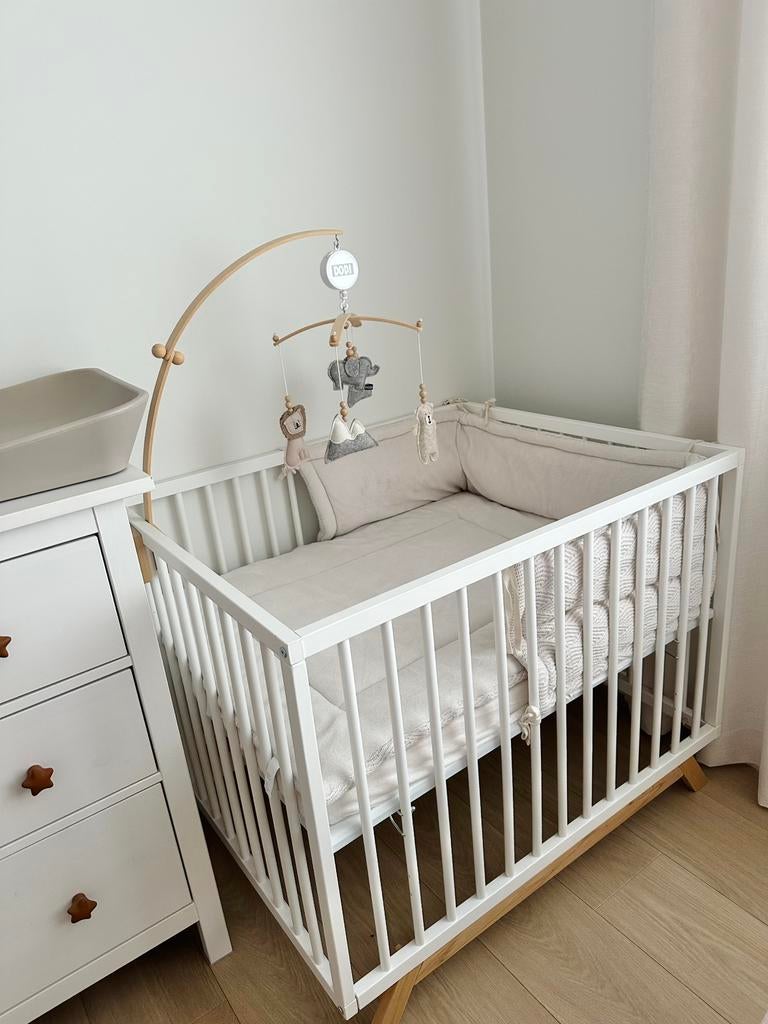 Prachtige babybox (incl matras, boxkleed, omrander, mobiel), Ophalen, Zo goed als nieuw