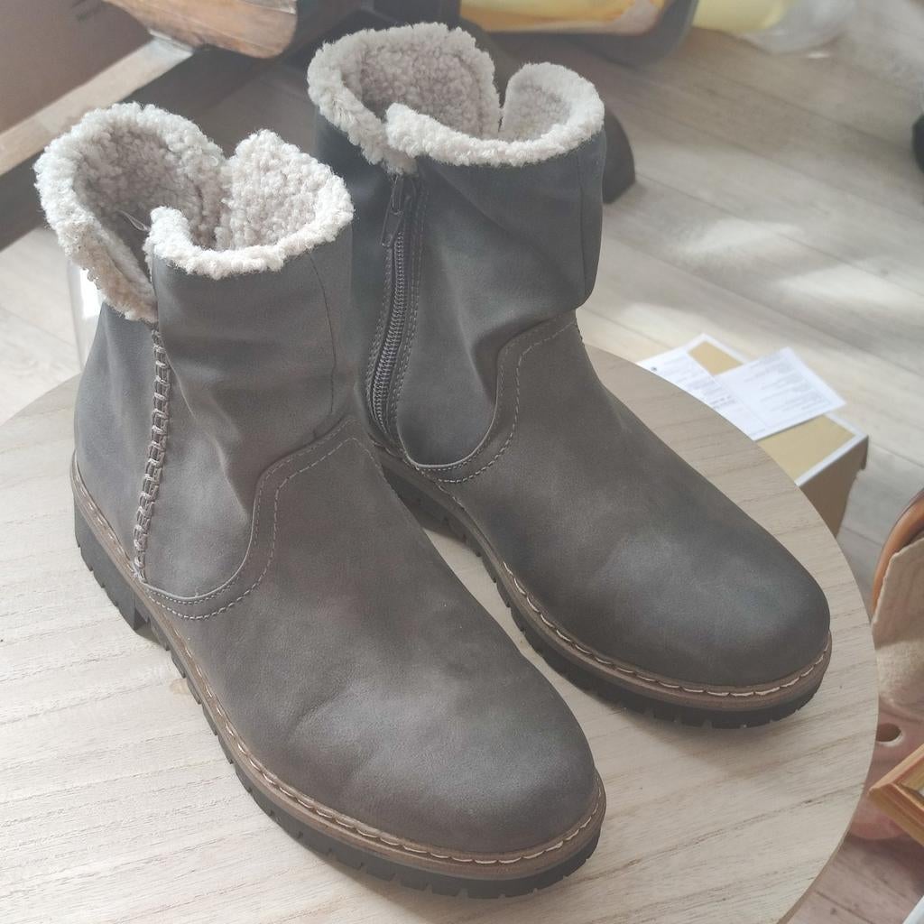 Bottines fourrées grises pour femme taille 39 ou 5 1/2, Vêtements | Femmes, Envoi, Comme neuf