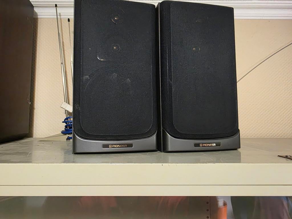 2 baffles pioneer, Enlèvement