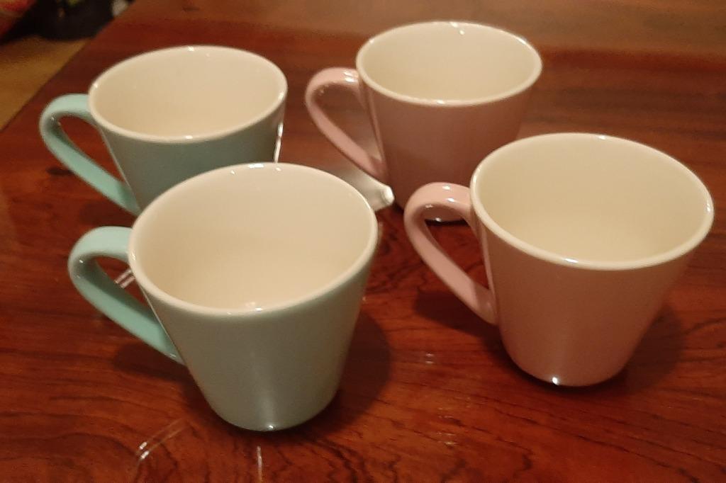 4 petits tasses à café vintage couleur vert d'eau et rose, Enlèvement, Utilisé