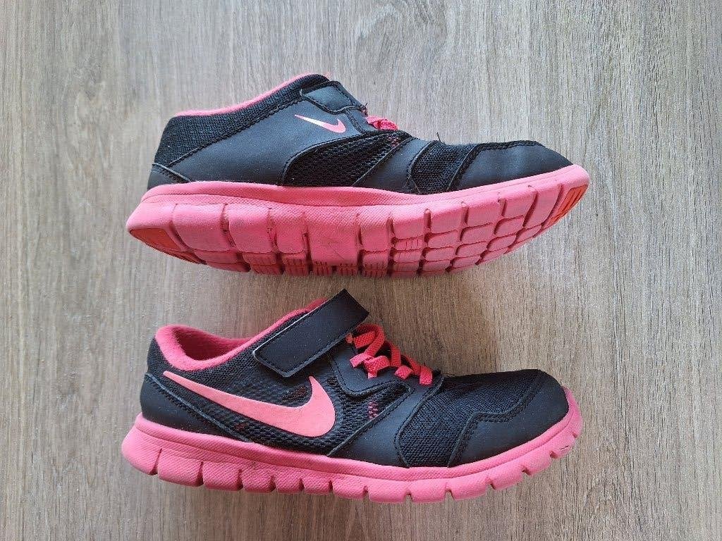 Sportschoenen Nike maat 34, Kinderen en Baby's, Kinderkleding | Schoenen en Sokken, NIKE, Meisje, Sportschoenen, Ophalen of Verzenden