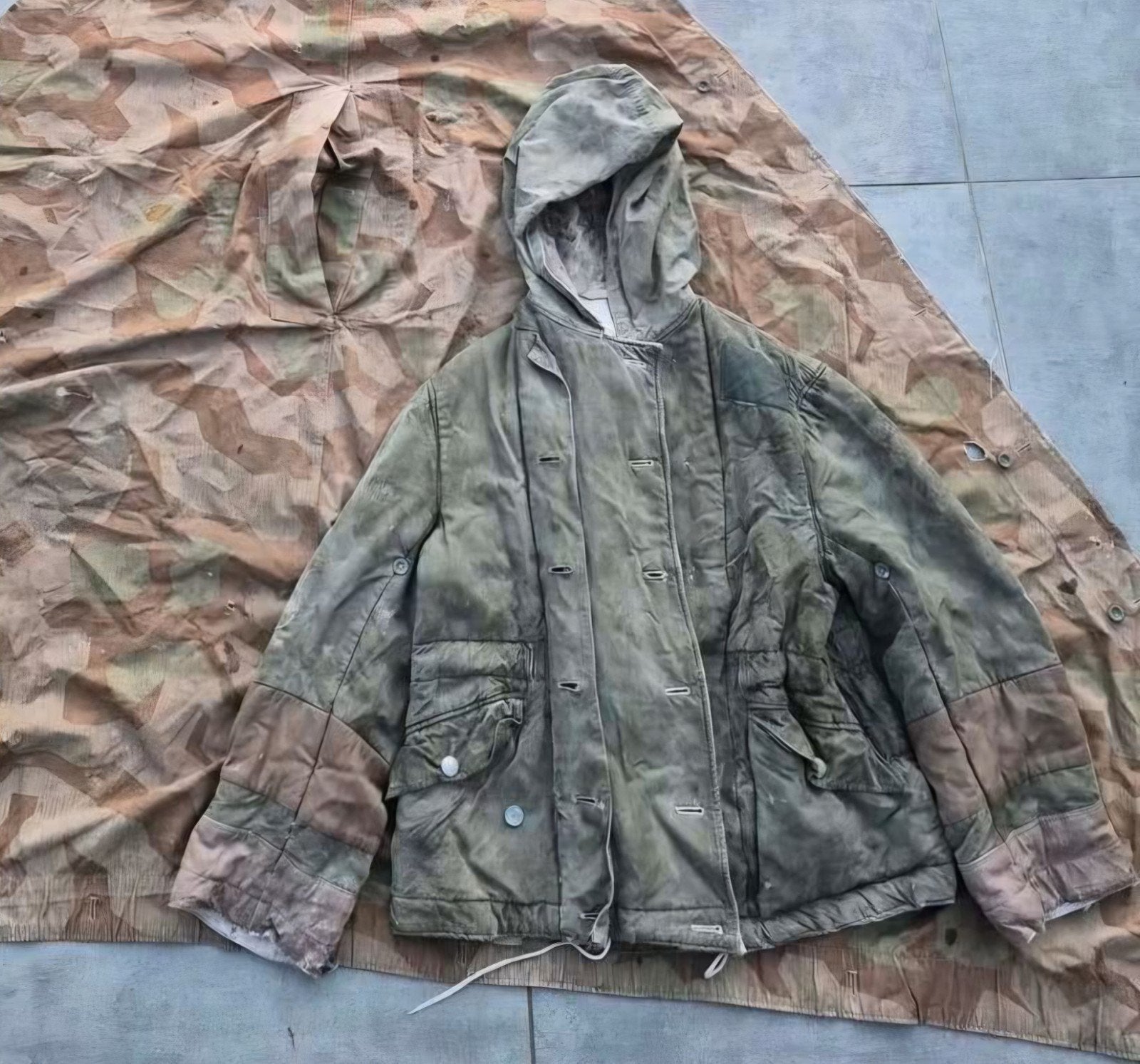 RECHERCHE PANTALON VERT RÉVERSIBLE ALLEMAND WW2, Collections, Enlèvement ou Envoi, Armée de terre, Vêtements ou Chaussures