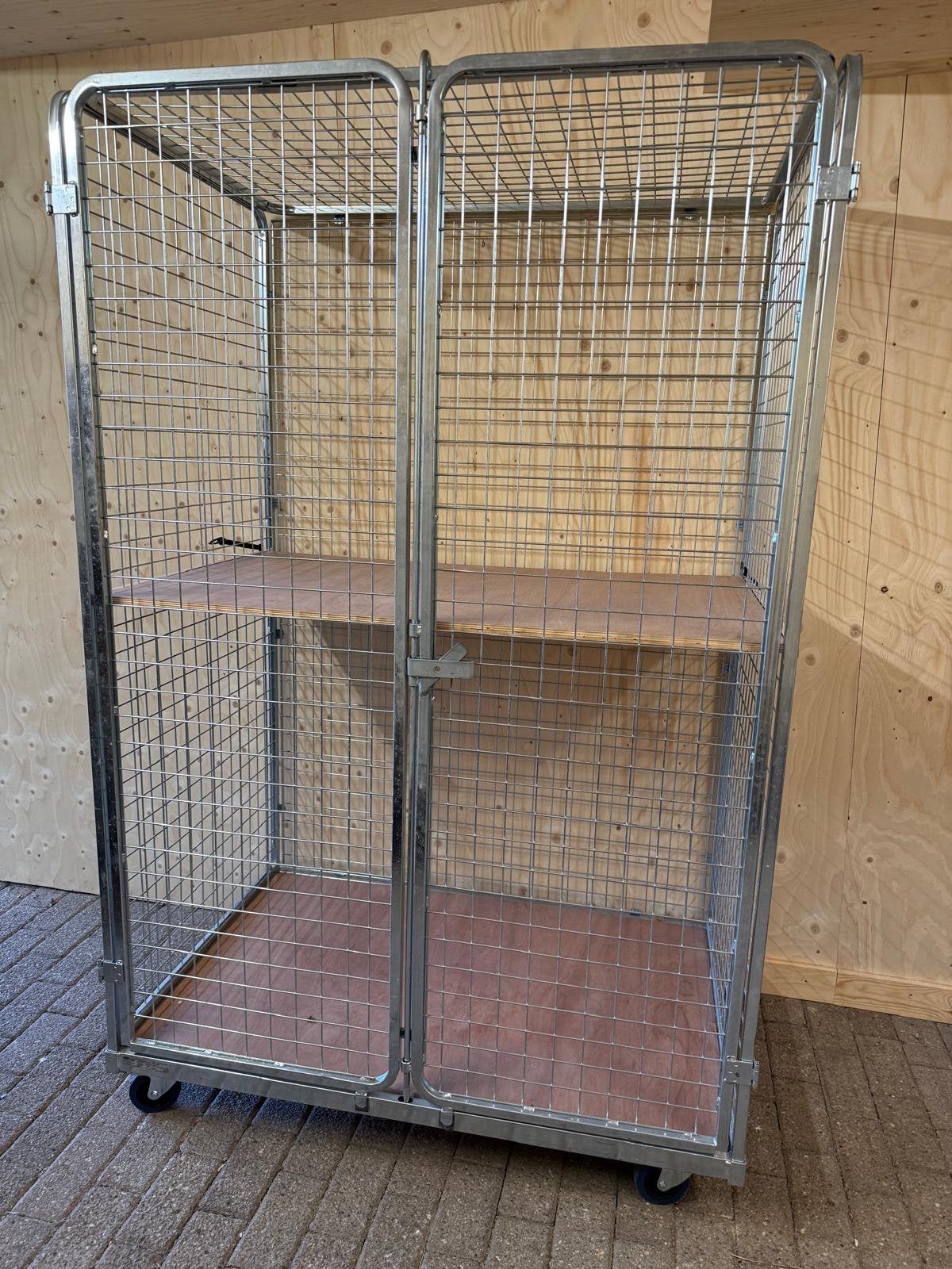 Grote metalen rolcontainer / gaascontainer op wielen, Ophalen