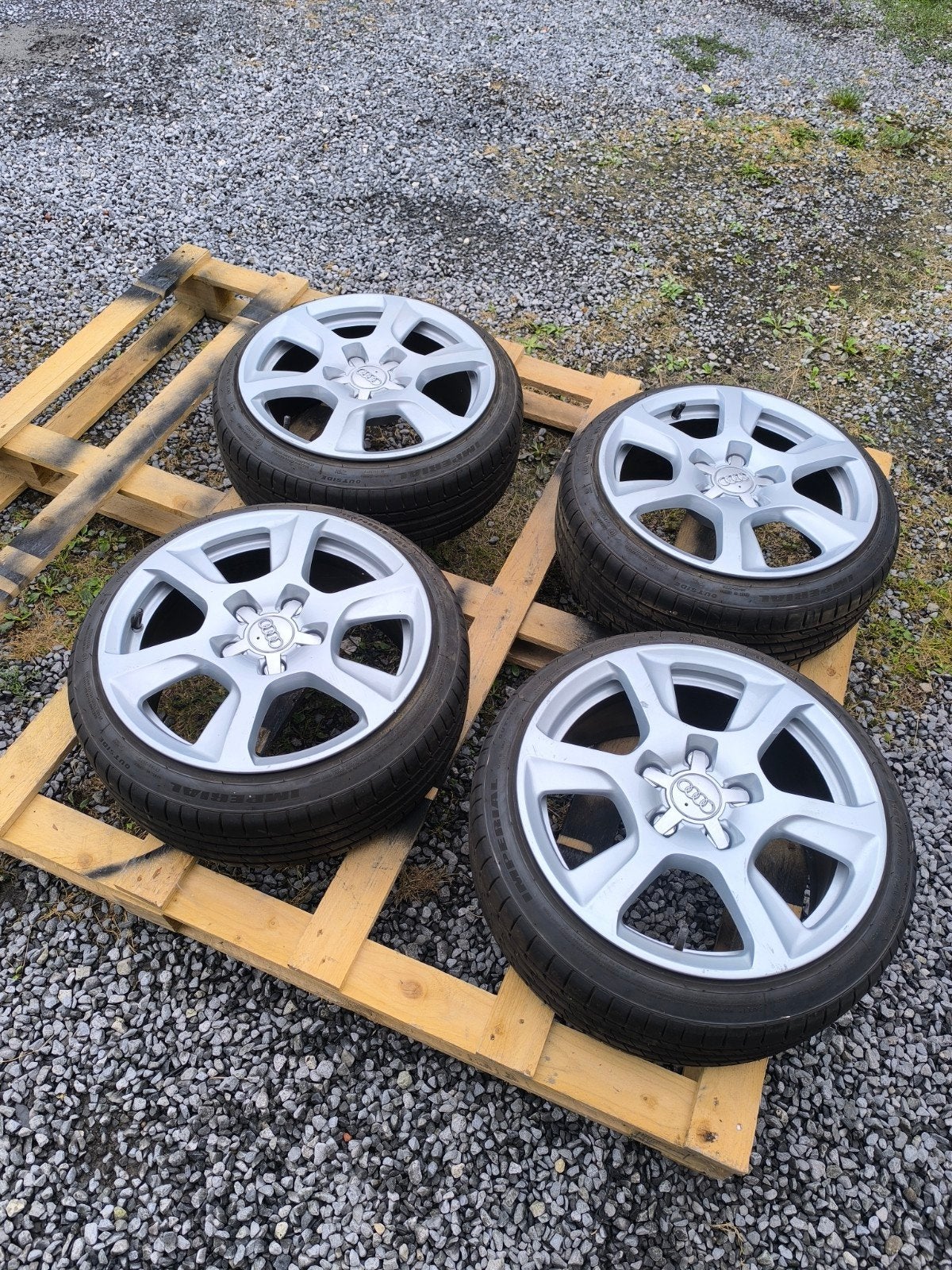 jantes Audi avec pneus 165/45/16, légèrement abimees, Enlèvement