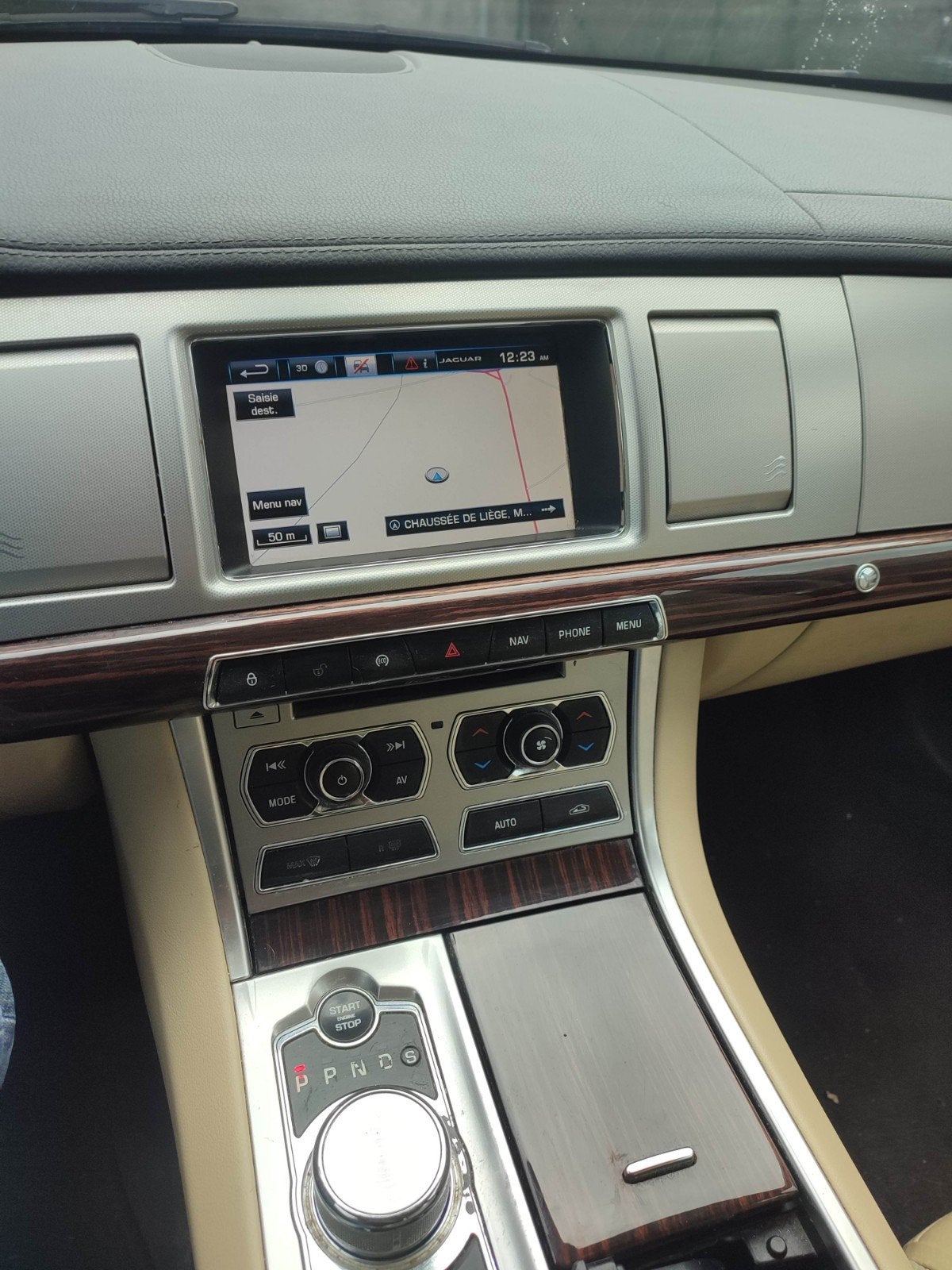 jaguar xf 2.2 diesel 163cv 10/2014, Auto's, 4 cilinders, Bi-Xenon koplampen, Zwart, Bedrijf