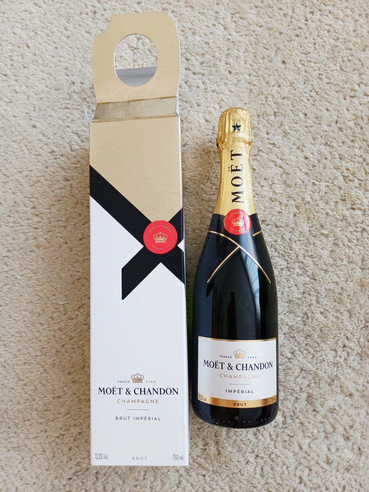 Moët & Chandon - Brut Impérial in giftbox - 0.75L, Verzamelen, Ophalen of Verzenden