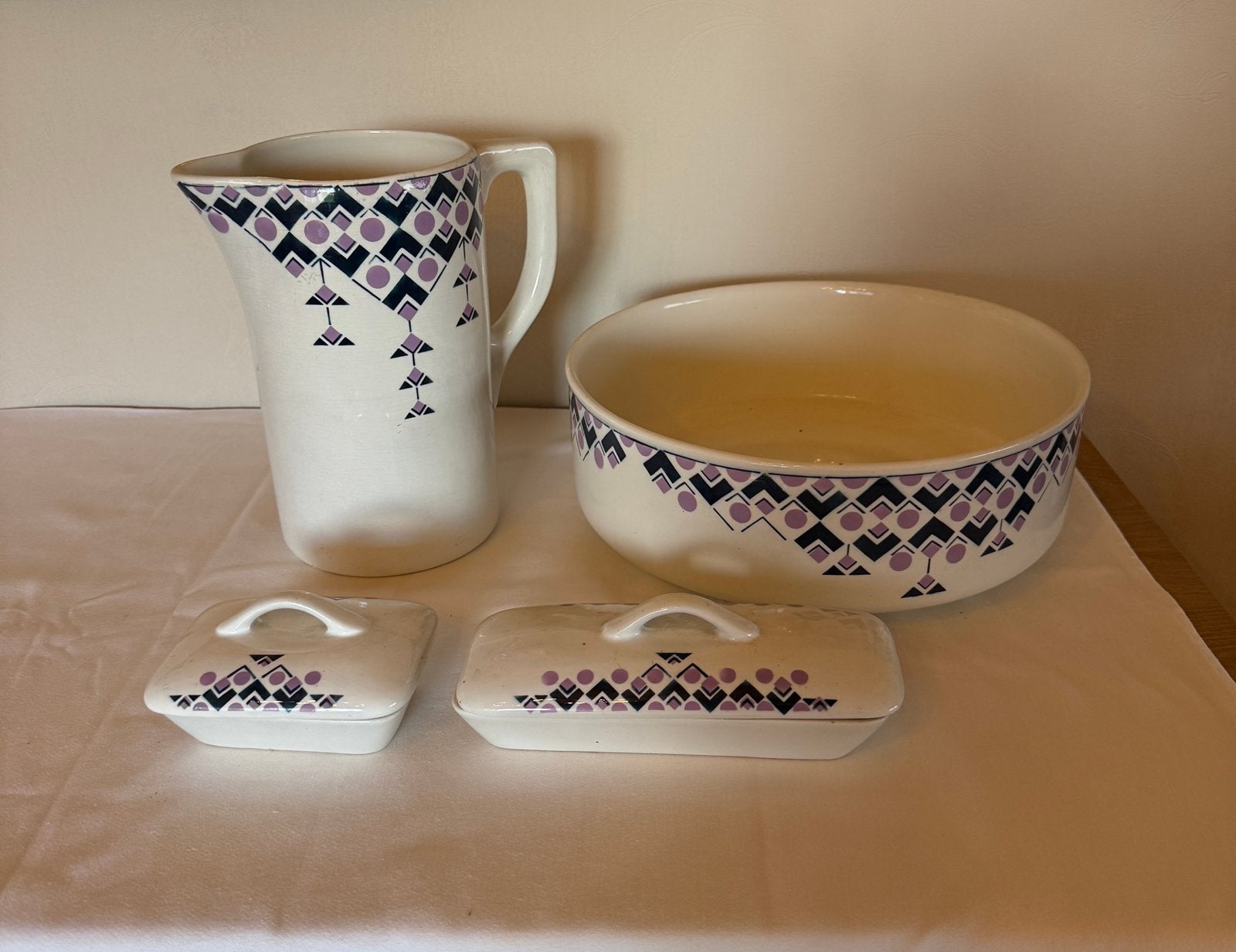 Ensemble toilette en faïence motif géométrique noirs/lilas., Ophalen