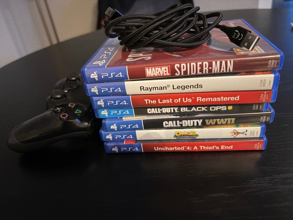 PlayStation 4 met spelletjes en toebehoren, Games en Spelcomputers, Ophalen, 1 TB, Met 1 controller, Original