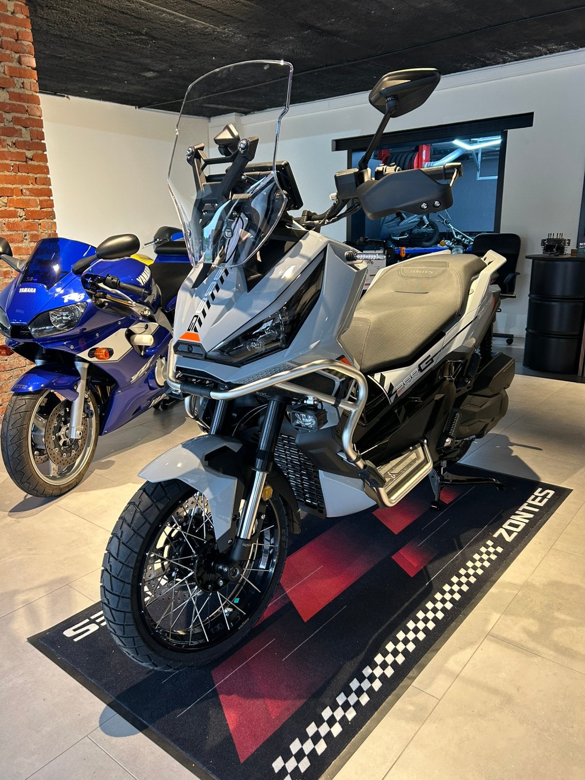 Zontes 368G ETC mecha grey - Adeventure scooter, Motoren, Ophalen