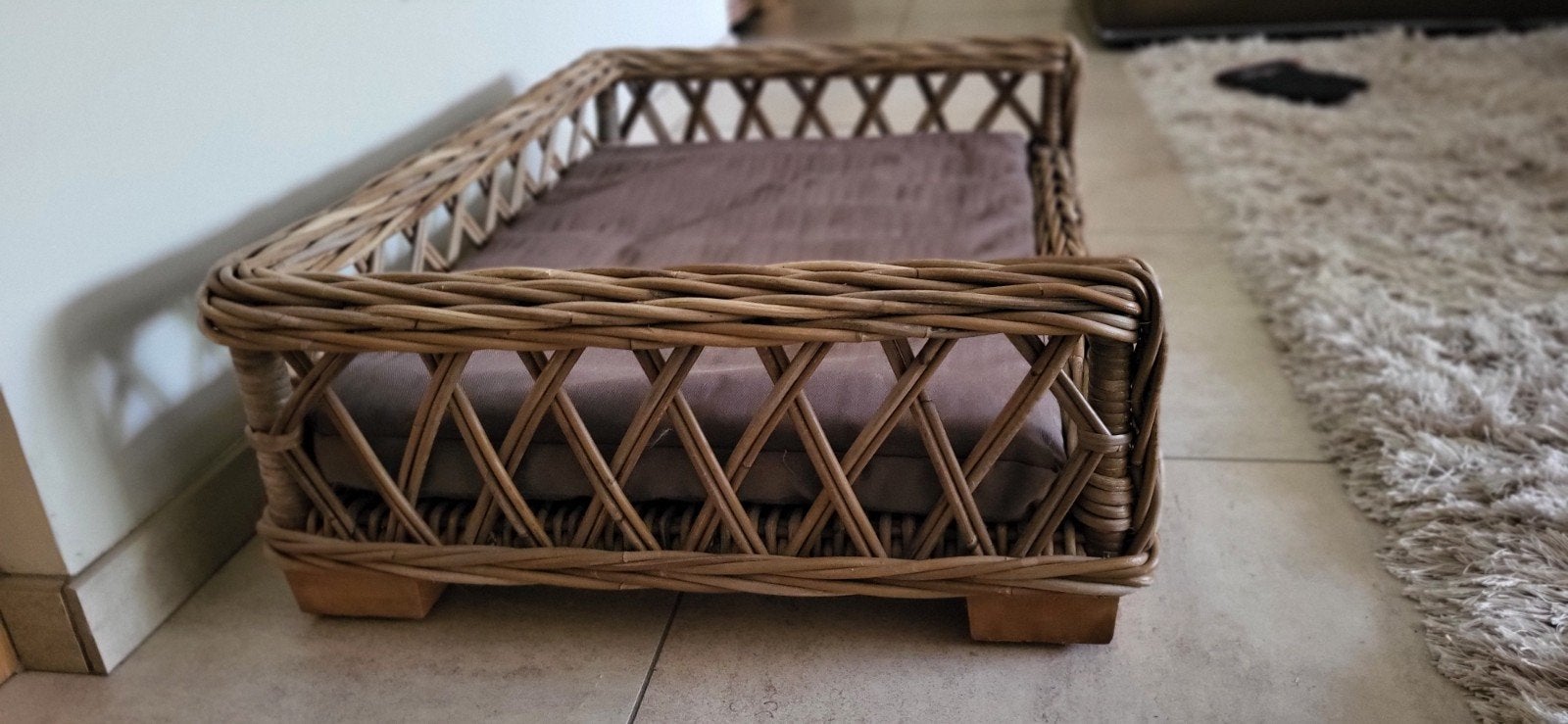 Lit pour chien en osier 51 degrés nord, Animaux & Accessoires, Paniers pour chiens, Enlèvement