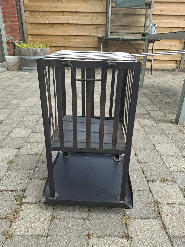 Vuurkorf, BBQ, Tuin en Terras, Ophalen, Zo goed als nieuw