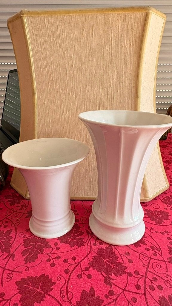 Paar vintage vazen van wit porselein, Antiek en Kunst, Ophalen of Verzenden