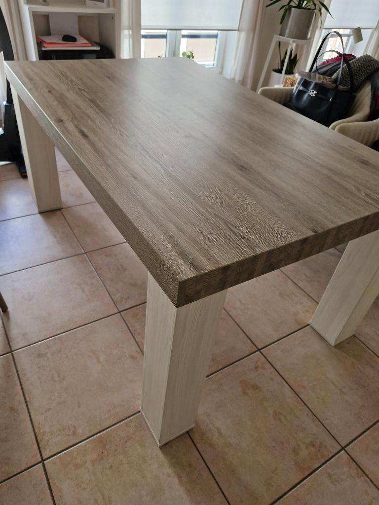 Table, buffet, vitrine, Enlèvement
