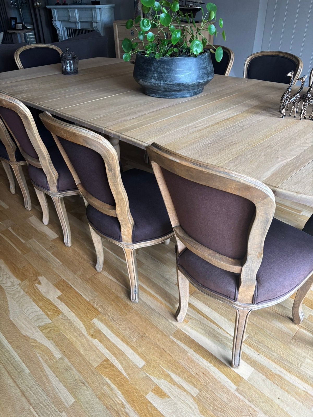Voleiken eettafel 3,75 m met 12 stoelen, Huis en Inrichting, Ophalen, Zo goed als nieuw