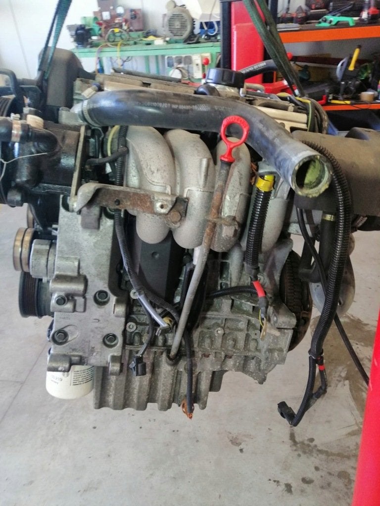 Moteur B4204S Nu VOLVO V40, Autos : Pièces & Accessoires, Envoi, Utilisé, Skoda
