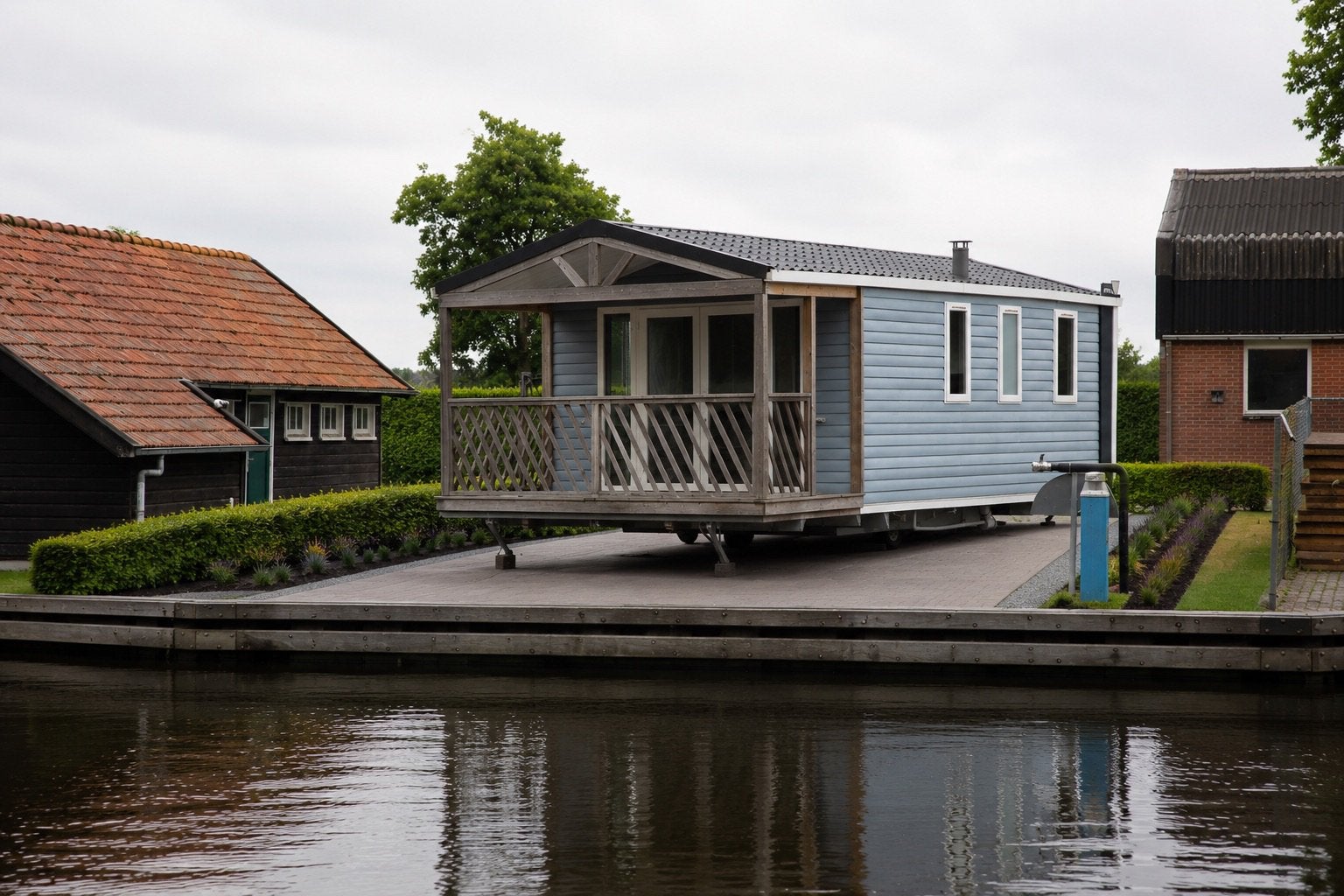 Te koop – Luxe Chalet / Strandhuisje / Mantelzorgwoning, Tot en met 4