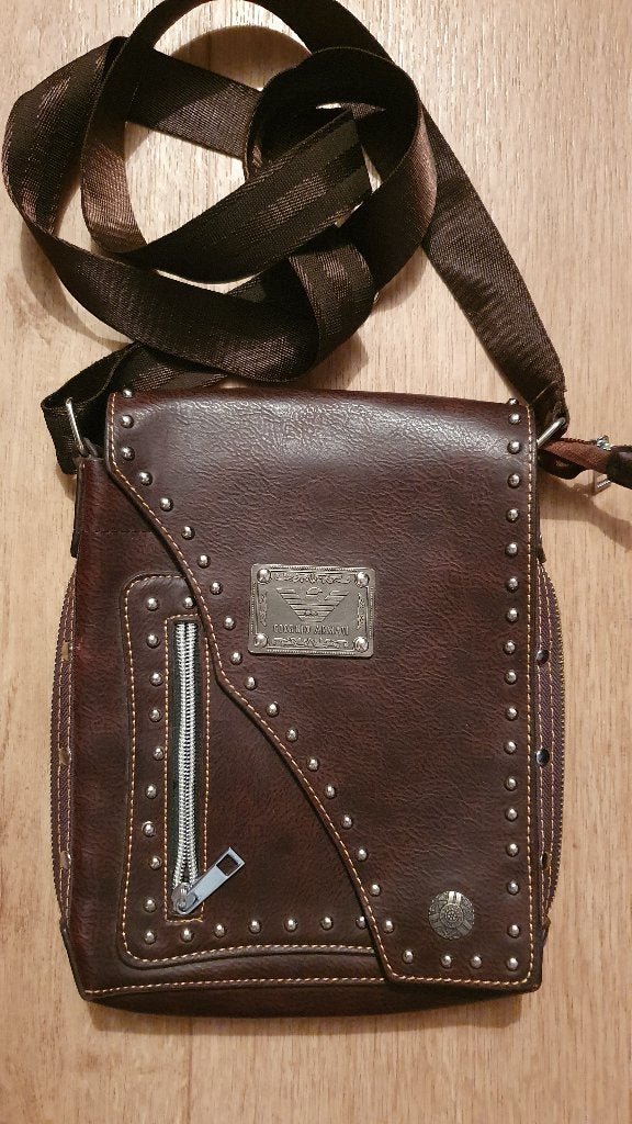 Giorgio Armani sac homme, Bijoux, Sacs & Beauté, Sacs | Sacs à bandoulière, Enlèvement ou Envoi, Comme neuf