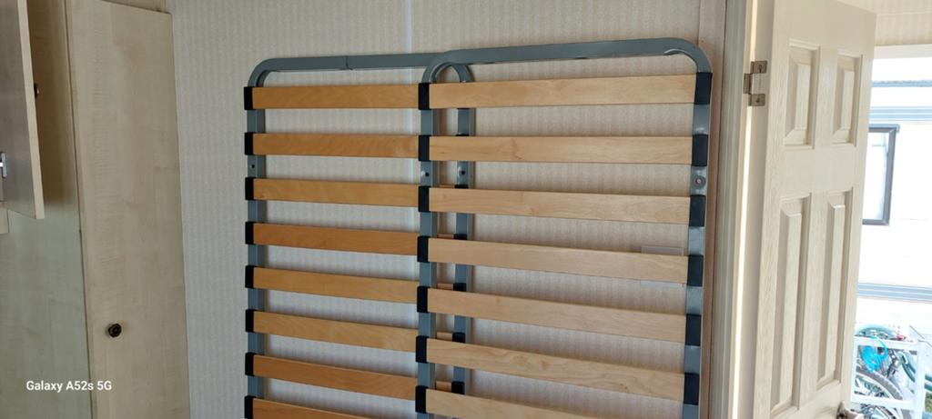 Sommiers + matelas (idéal pour camping), Enlèvement, Matelas