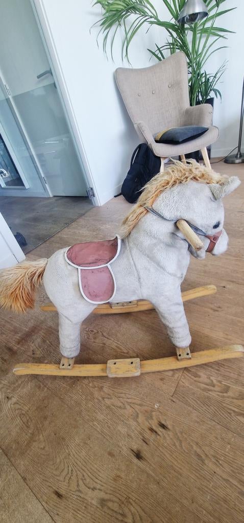 Cheval à bascule, Enlèvement