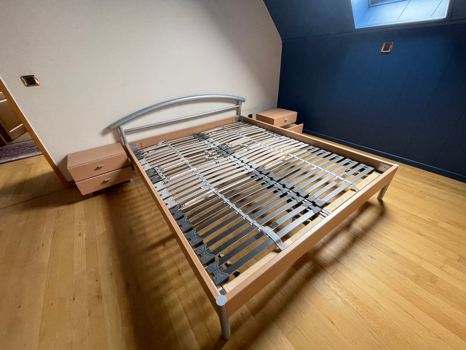 Bed 160x200 zo goed als nieuw, Ophalen, Zo goed als nieuw