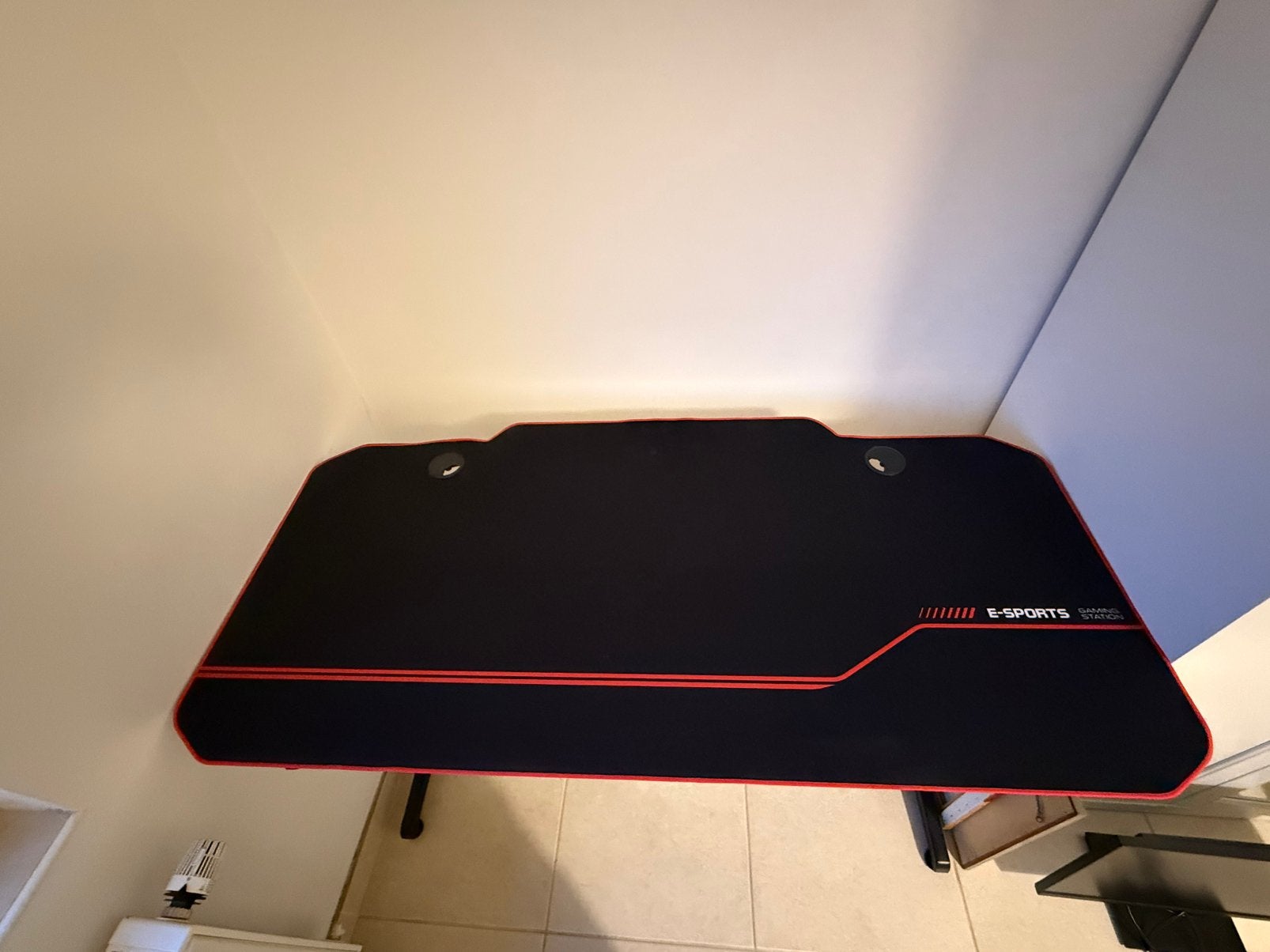Bureau e-sports, Divers, Enlèvement, Utilisé