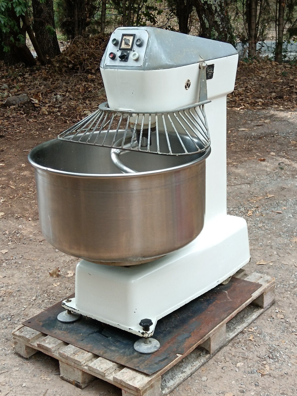 Pétrin spiral 75 kg de farine. Prix : 3000 TTC, Enlèvement ou Envoi, Boulangerie et Pâtisserie