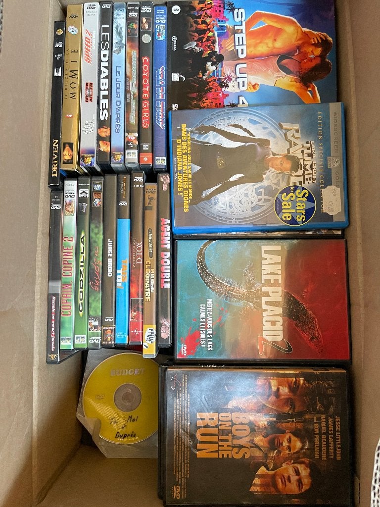assortiment de DVD, Enlèvement