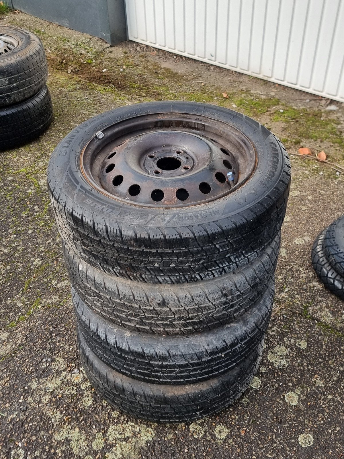 4 pneus avec jantes 175/60 r15, Autos : Pièces & Accessoires, Pneus & Jantes, 15 pouces, Pneus et Jantes, Pneus hiver, Enlèvement ou Envoi