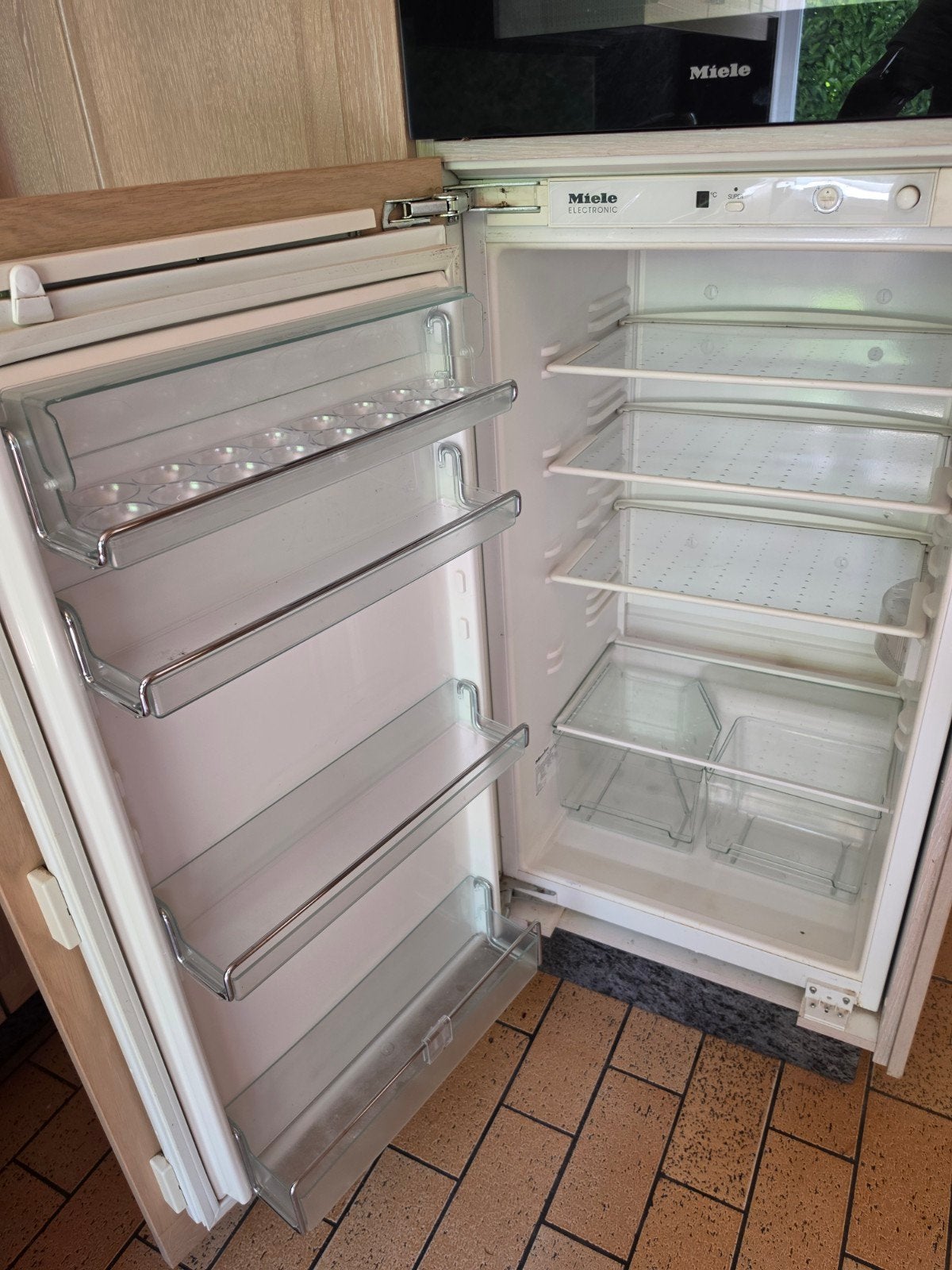 Inbouwkoelkast Miele, Ophalen