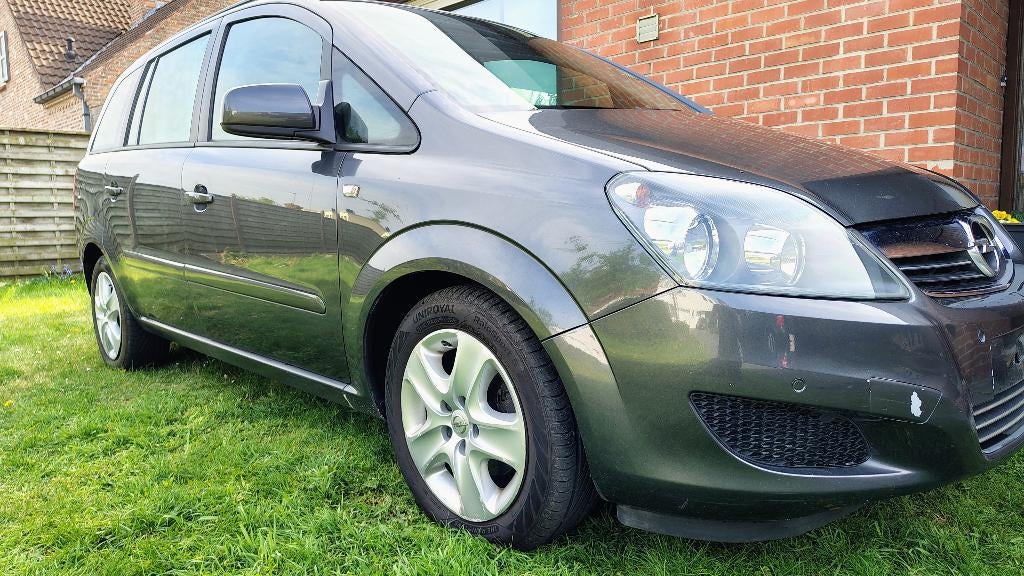 Opel Zafira 2012, Auto's, Opel, Particulier, Zafira, Benzine, Euro 5, Monovolume, 4 deurs, Handgeschakeld, Zilver of Grijs, Grijs