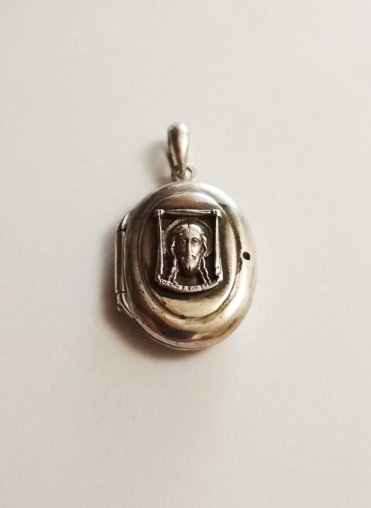 Zilveren medaillon met afbeelding van Jezus, Handtassen en Accessoires, Antieke sieraden, Verzenden, Zilver, Hanger