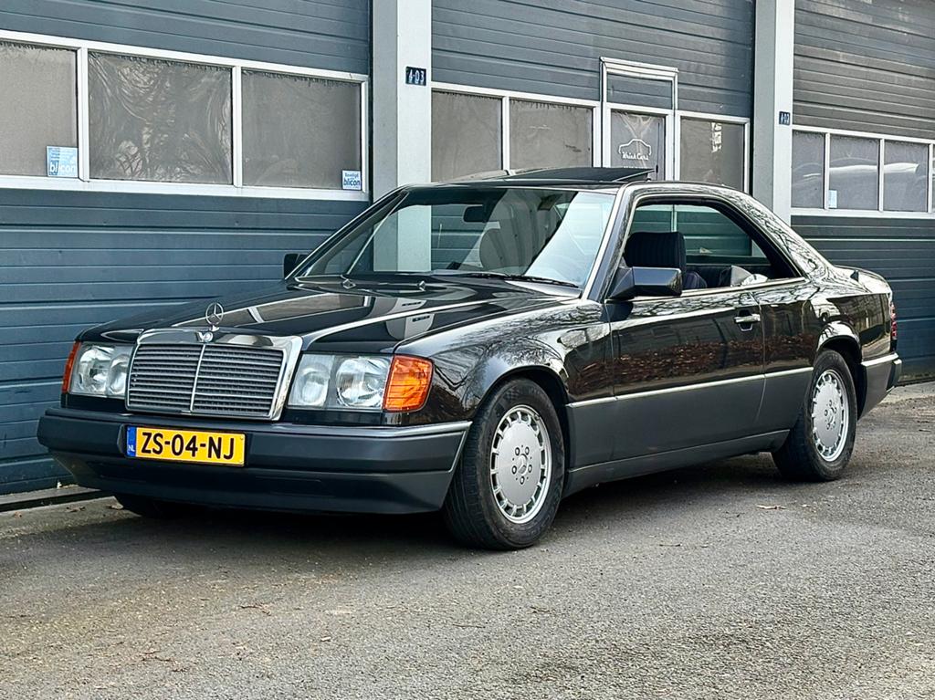 Mercedes-Benz 230CE W124 Oldtimer, Autos, Achat, Entreprise, Entretenue par le concessionnaire, Noir