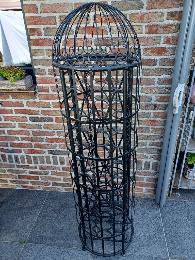 smeedijzeren wijnrek, Enlèvement