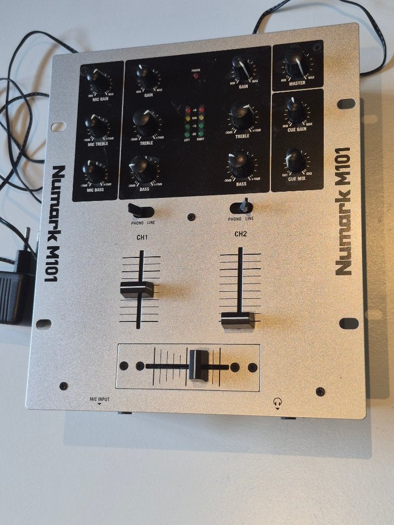 DJ=Mixer Numark m101, Ophalen of Verzenden, Gebruikt, Minder dan 5 kanalen, Microfooningang