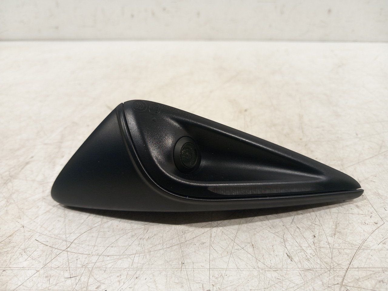 Camera voor Tesla Model Y, Onderdelen@venauto.nl, Van der Ven Autorecycling B.V., Ettenseweg 76, 4706 PB Roosendaal, The Netherlands