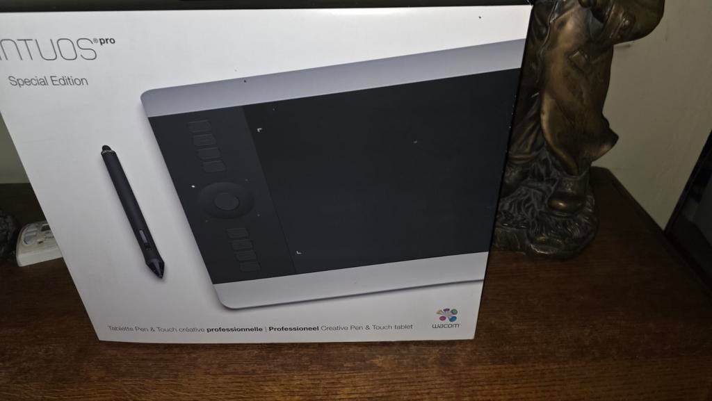 Tablette graphique WACOM Intuos Pro médium, Multi-touch, Zo goed als nieuw, Bedraad, Wacom