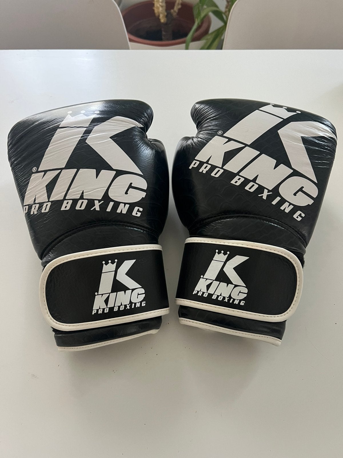 King pro snake gloves 16oz in nieuwstaat, Ophalen of Verzenden, Nieuw, Bokshandschoenen