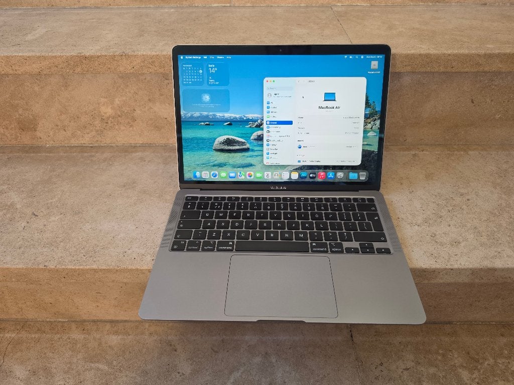 Macbook Air M1 2020 - 16GB - 256GB, 256 GB, Qwerty, 13 pouces, Utilisé