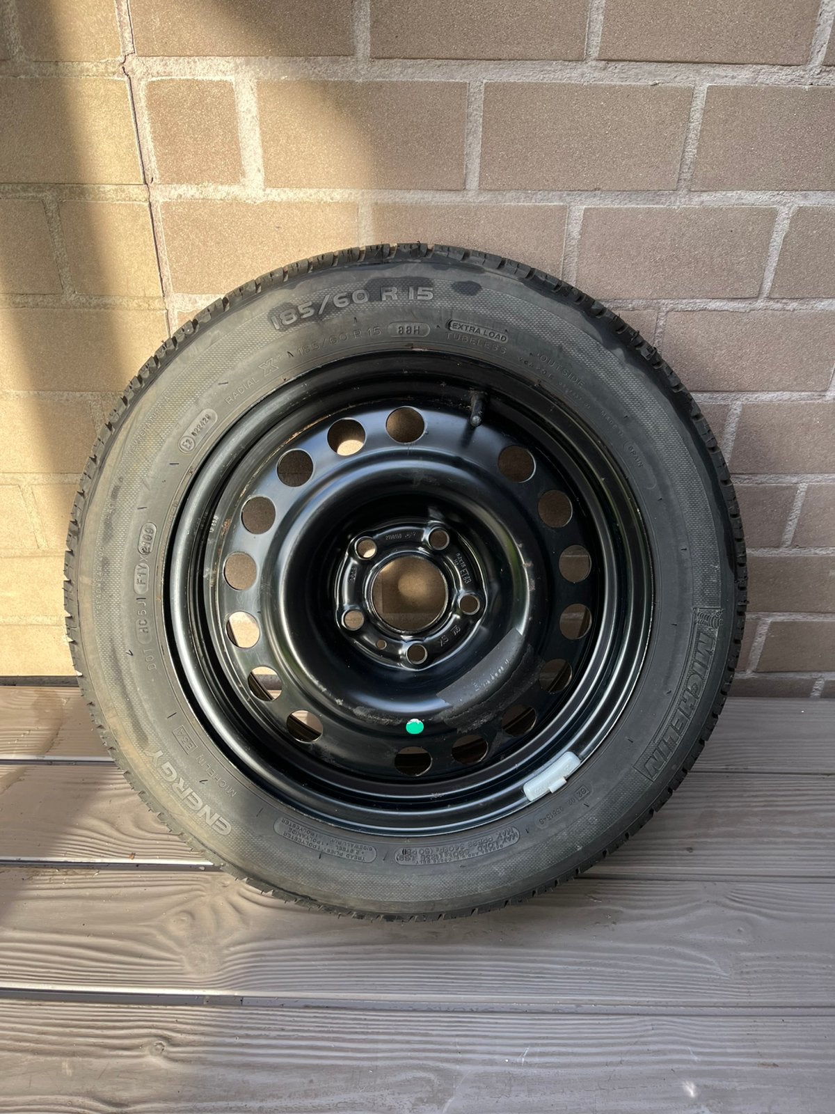 Pneu Michelin 185/60R15, Enlèvement, Utilisé