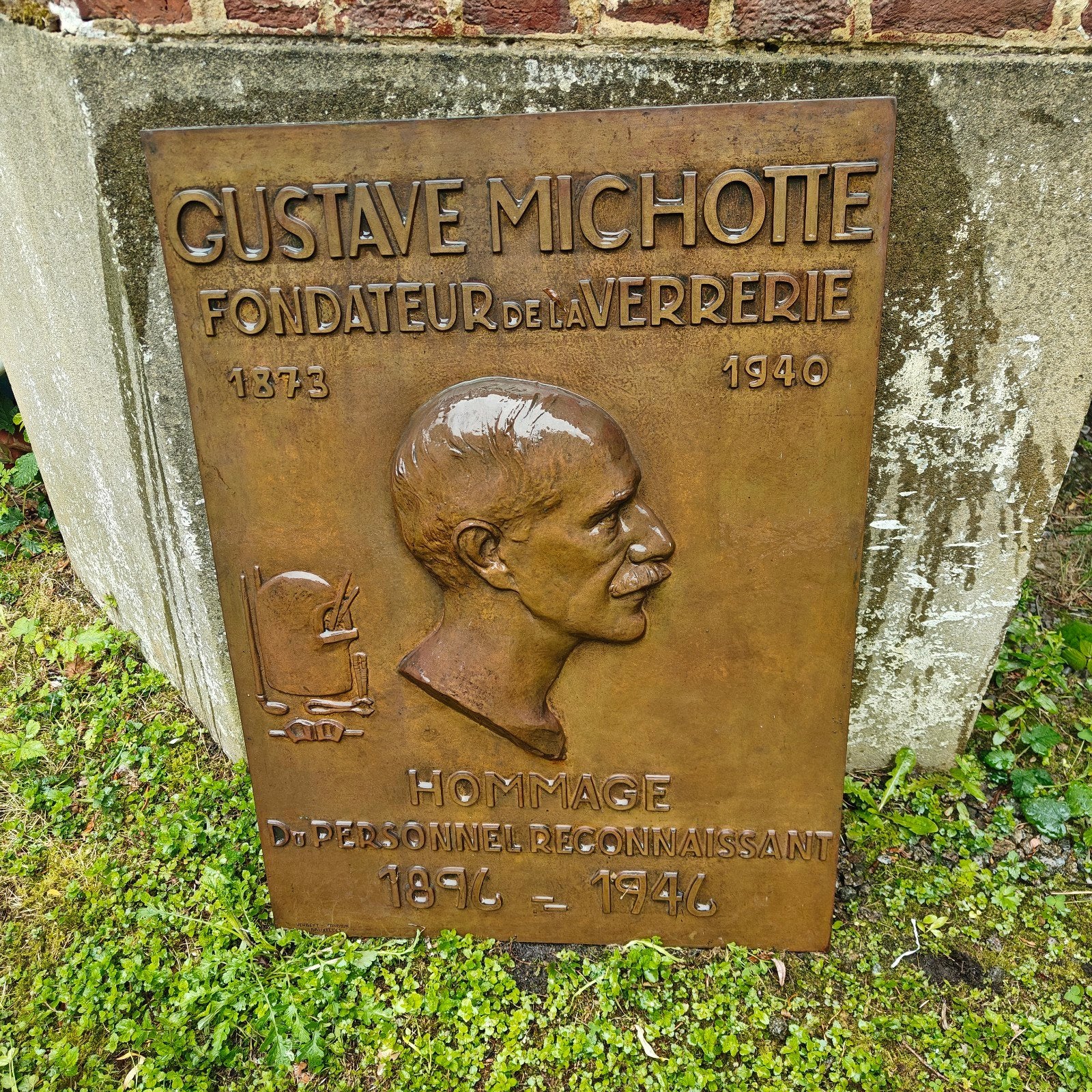 Plaque commémorative d'une Verrerie de SCAILEMONT, Verzamelen, Overige Verzamelen, Ophalen of Verzenden