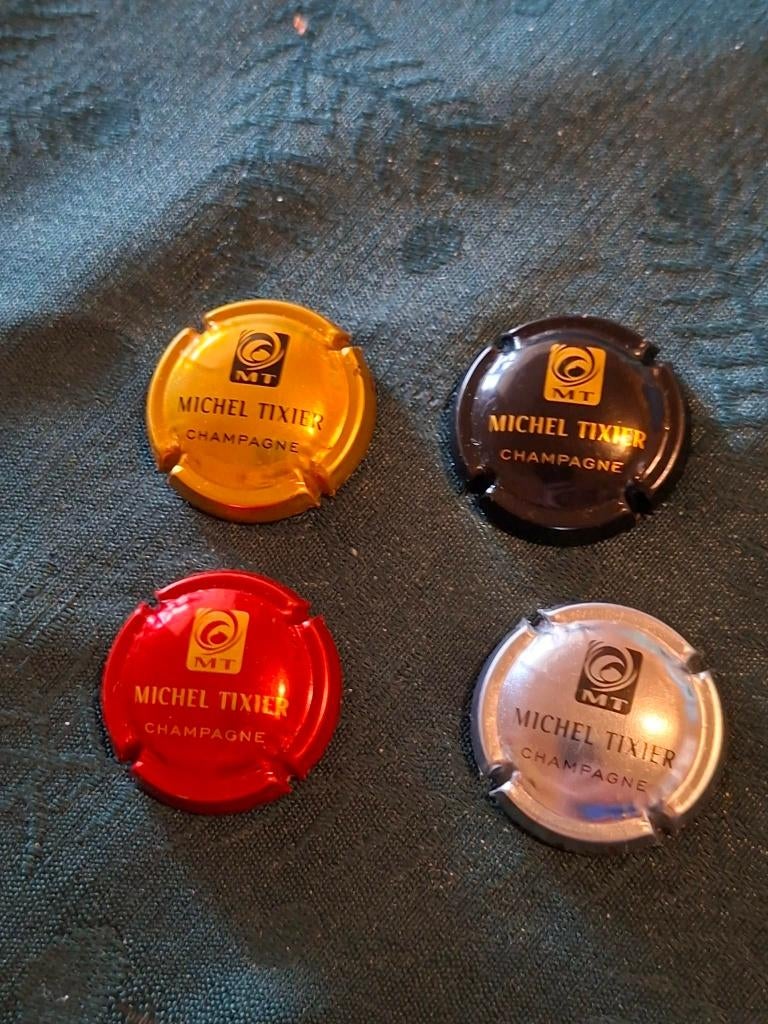 4 champagnecapsules / Michel Tixier, Ophalen of Verzenden